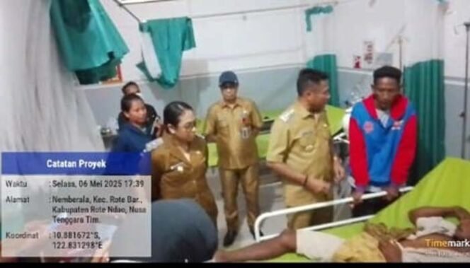 
Bupati Rote Ndao Paulus Henuk Kunjungi Puskesmas Rote Barat