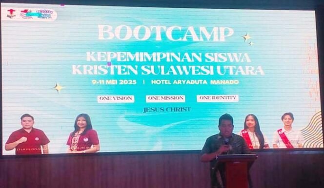 
Foto - Kadis Infokom Sulut Steven Liow Saat Menghadiri acara Bootcamp Siswa Kristen  Jumat 9 Mei 2025 di Hotel Aryaduta.