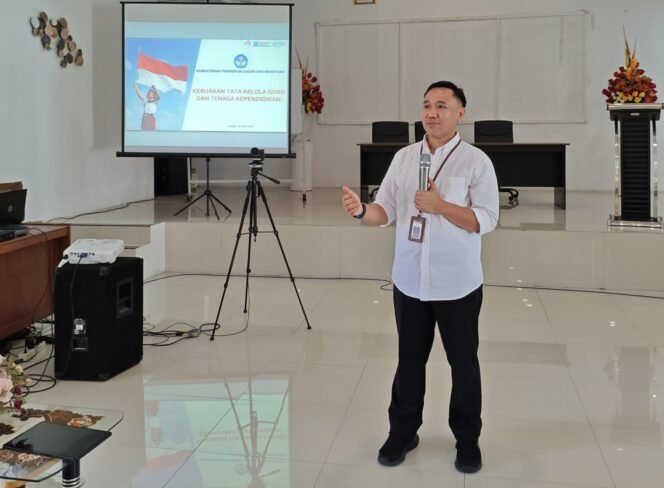 
Foto - Kepala BGTK Kemendikdasmen Perwakilan Sulut Aryanto Batara SP.M.Pd