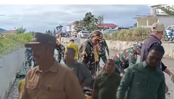 
Bupati Kerinci, Monadi, Turun Langsung Meninjau Pelaksanaan Kegiatan Jumat Bersih di Kecamatan Siulak Mukai