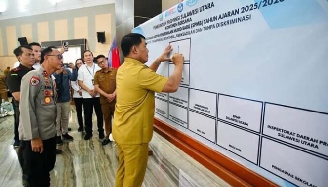 
Foto - Gubernur Sulut Yulius Selvanus Saat Tantangan Komitmen Bersama SPMB 2025 yang Transparan Senin 26 Mei Di Aula Kantor Gubernur disaksikan Wakapolda Irjen Pol  Bahagia Dai dan Ratusan Kepsek SMA SMK dan SLB