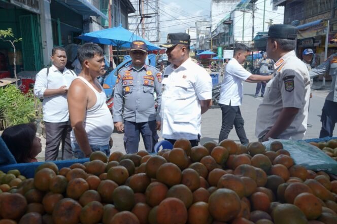 
Sidak Pasar Inpres Kisaran, Wakil Bupati Asahan Minta Pedagang Tidak Gunakan Ruas Jalan