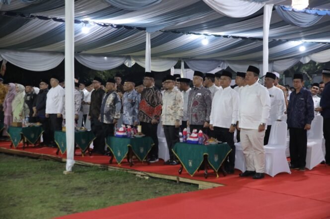 
Bupati Berikan Biaya Umroh Kepada Pemenang