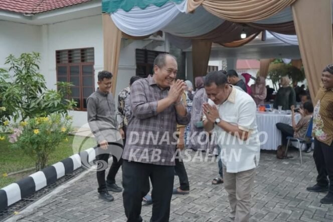 
Open House Di Hari Raya Idul Fitri ke 4 di Rumah Wakil Bupati Asahan