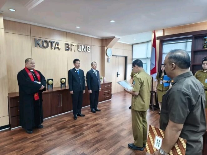 
Wali Kota Hengky Honandar Lantik Dua Pejabat Eselon II Dorong Peningkatan Kinerja Birokrasi