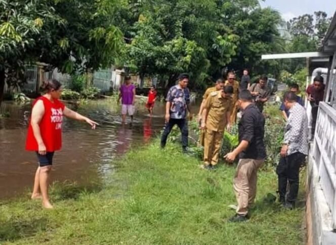 
Respon Wali Kota Tinjau Langsung Lokasi Banjir Beri Instruksi Taktis untuk Penanganan