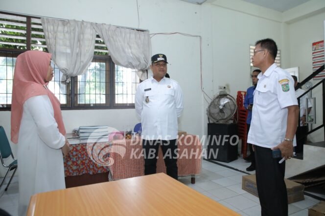
Tingkatkan disiplin, Wabup Asahan Sidak Kantor OPD, Kantor Camat dan Puskesmas