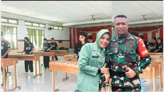 
Foto Dandim 1310 Bitung, Letkol Czi Hanif Tupen ST MIP didampingi Ketua Persit KCK Cabang LXll  Kodim/1310 Bitung, Ny Ratih Hanif Tupen bersama anak anak Sanggar Tarsier Cute Kota Bitung