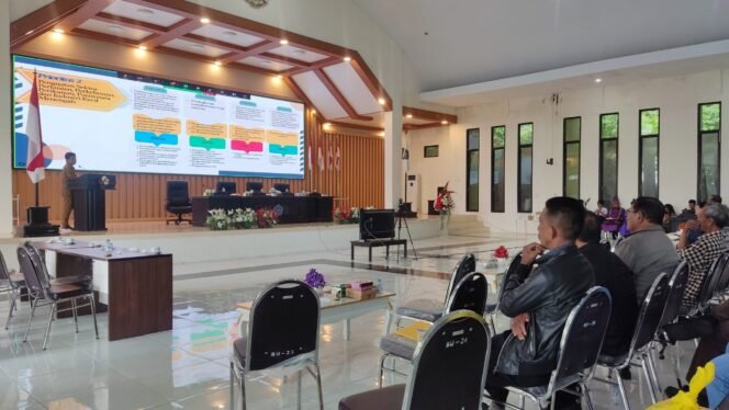
Program Kerja 100 Hari, Bupati Sitaro Wajibkan ASN dan THL Gunakan Bahasa Daerah Setiap Jumat