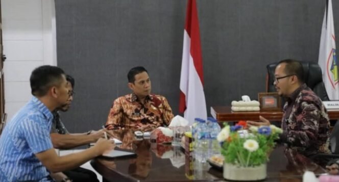 
Pemeriksaan BPK, Wali Kota Weny Gaib Minta OPD Kooperatif