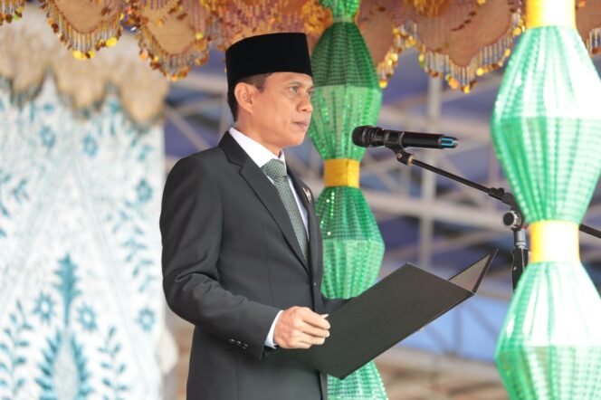 
Wali Kota Weny Gaib Pimpin Upacara Memperingati Hardiknas 2025