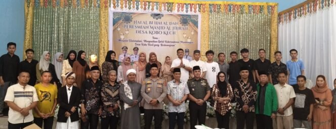 
Hadiri Halal Bihalal Desa Kobo Kecil Wali Kota Weny Gaib Ingatkan Pentingnya Pererat Silaturahmi