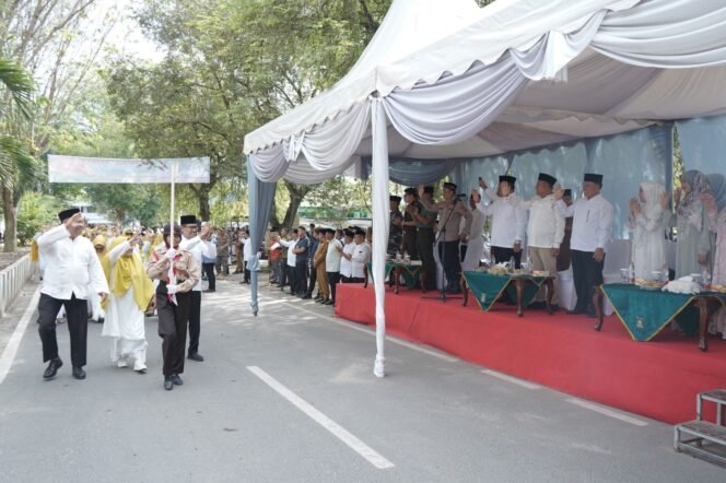 
Bupati Asahan Melepas Parade Kafilah MTQ ke-56 Tingkat Kabupaten Asahan