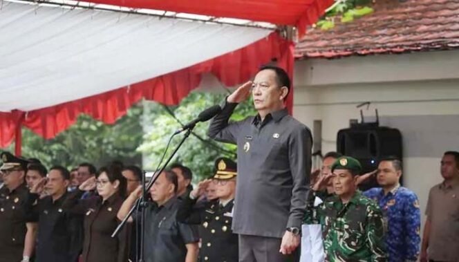 
Sebagai Inspektur Upacara Hari Lahir Pancasila, Walikota Tomohon Caroll Senduk Bacakan Sambutan Resmi Kepala BPIP