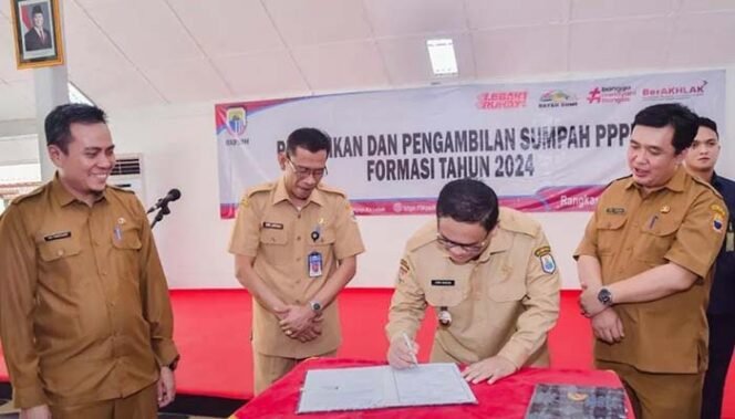 
Wakil Bupati Lebak Amir Hamzah, Lantik 506 PPPK Formasi Tahap I Tahun 2024