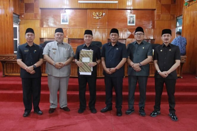
Rapat Paripurna Pengumuman Pemberhentian Bupati Dan Pengusulan Pelantikan Bupati Terpilih