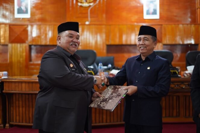 
Rapat Paripurna Pengambilan Keputusan Bupati Dan DPRD Terhadap Raperda Pertanggungjawaban APBD Tahun 2024