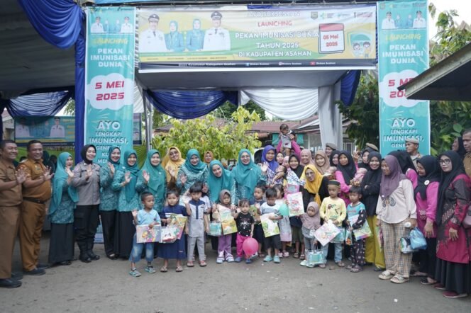 
Ketua Tim Pembina Posyandu Asahan Tinjau Launching Pekan Imunisasi Dunia 2025