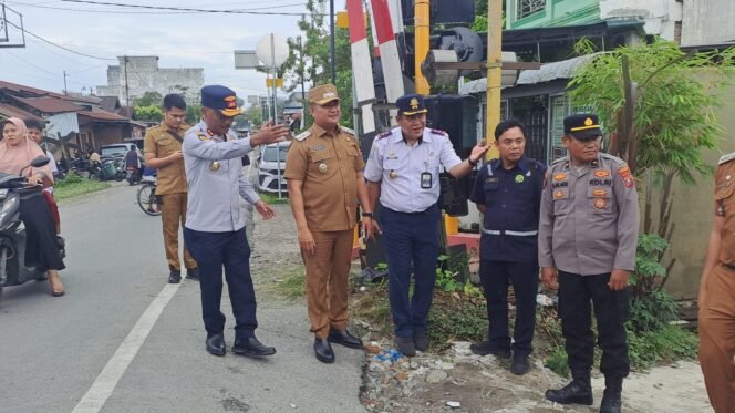 
Wakil Bupati Asahan Resmikan 3 JPL di Perlintasan Kota Kisaran dan Air Batu