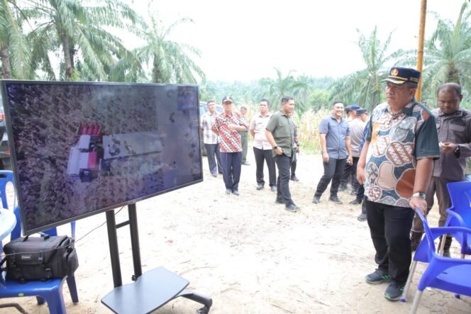 
Bupati Asahan Ikuti Panen Raya Jagung Serentak yang Dipimpin Presiden Republik Indonesia