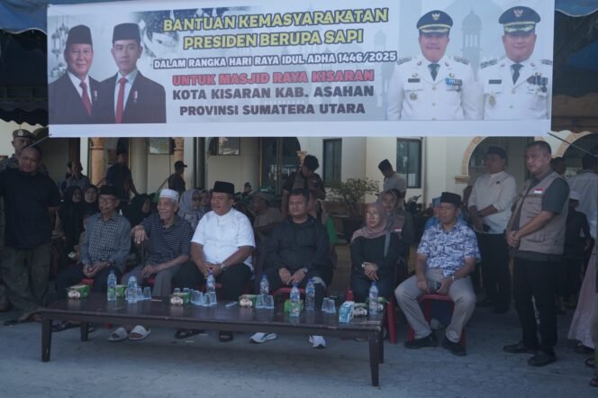 
Bupati Asahan Serahkan Hewan Kurban Presiden Prabowo Subianto ke Masjid Raya Kisaran