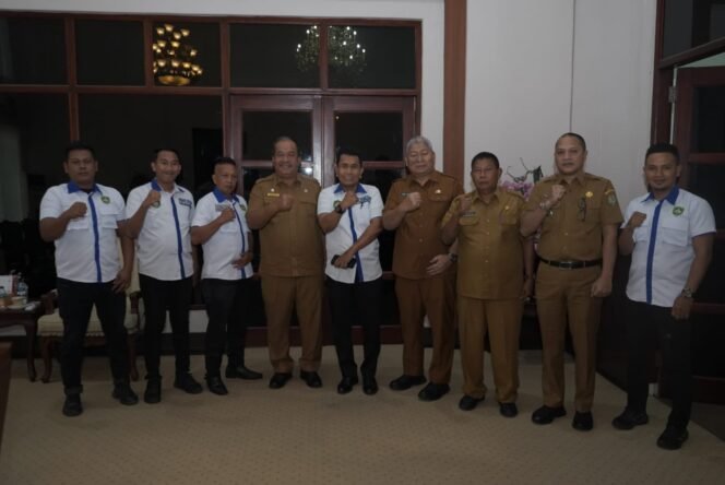 
Bupati Asahan Terima Audiensi Pertina Kabupaten Asahan untuk Kejurda Tinju 2025