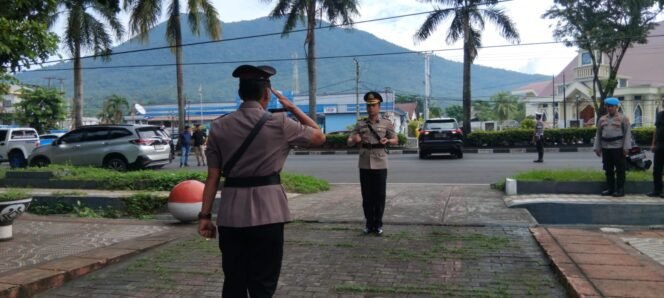 
Peringati HUT Bhayangkara ke-79, Polres Bitung Gelar Ziarah di TMP Kadoodan