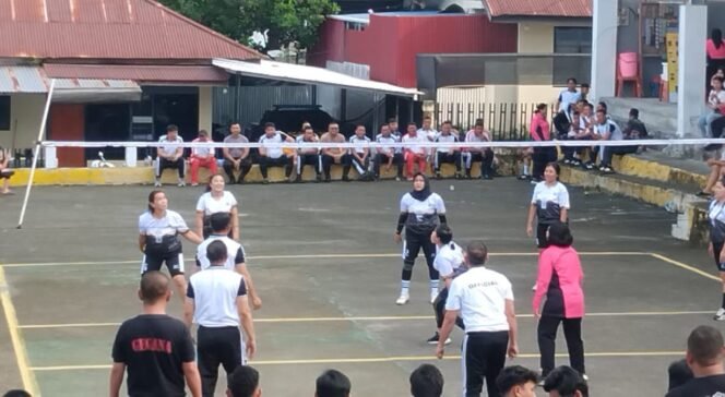 
Sambut HUT Bhayangkara Kapolres Bitung Buka Pertandingan Volly Ball antar Satker 
