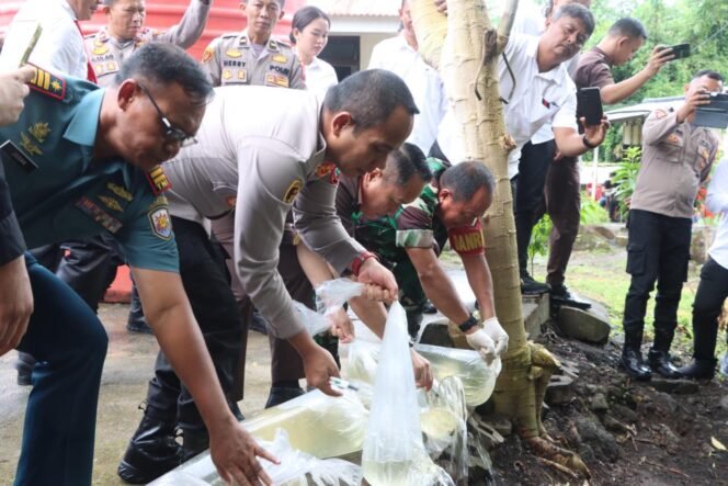 
Lubang Galian Telan Cap Tikus, Polres Sitaro Tak Main-main