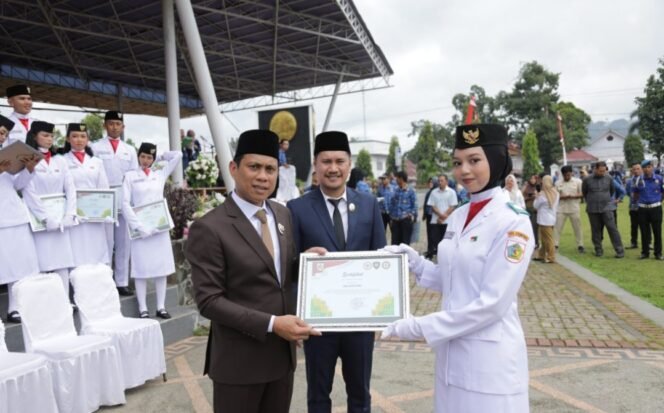 
Wali Kota Weny Gaib Tetapkan Anggota Paskibraka 2024 Sebagai Purna Paskibraka