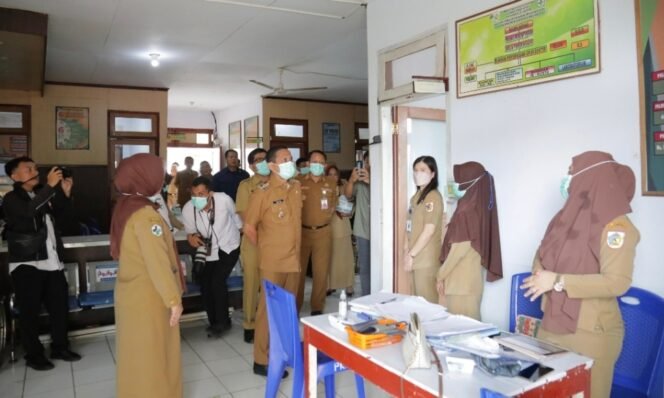 
Walikota Weny Gaib Tinjau Pelayanan Kesehatan di Puskes Bilalang