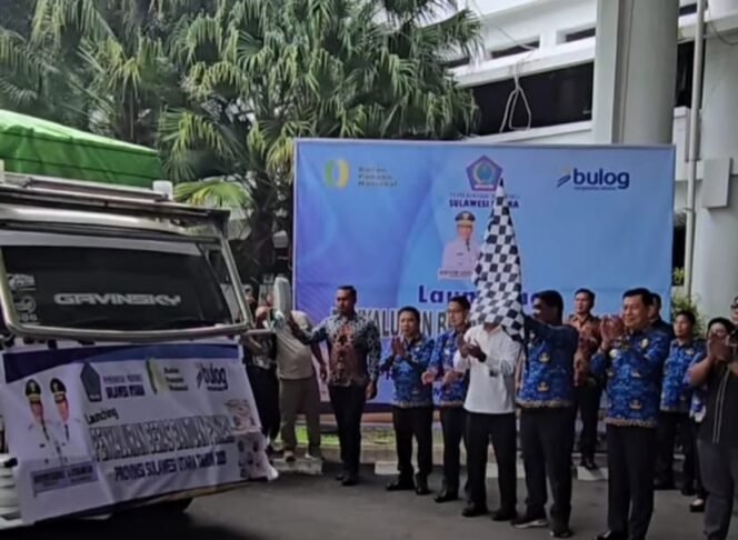 
Foto - Gubernur Sulut Yulius Selvanus SE Didampingi Wakil Gubernur Dr Viktor Mailangkay SH MH serta  Kadis Pangan Dr Franky Tintingon SSt M.Si dan Perum Bulog serta pejabat lainnya Jumat 18 Juli 2025 Melepas 2.773Ton Beras Disalurkan ke-15 Kabupaten dan Kota