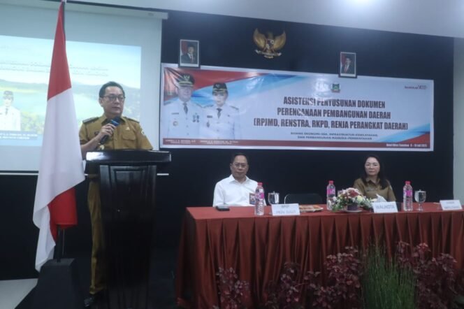 
Walikota Tomohon Buka Kegiatan Asistensi Penyusunan Dokumen Perencanaan Pembangunan Daerah