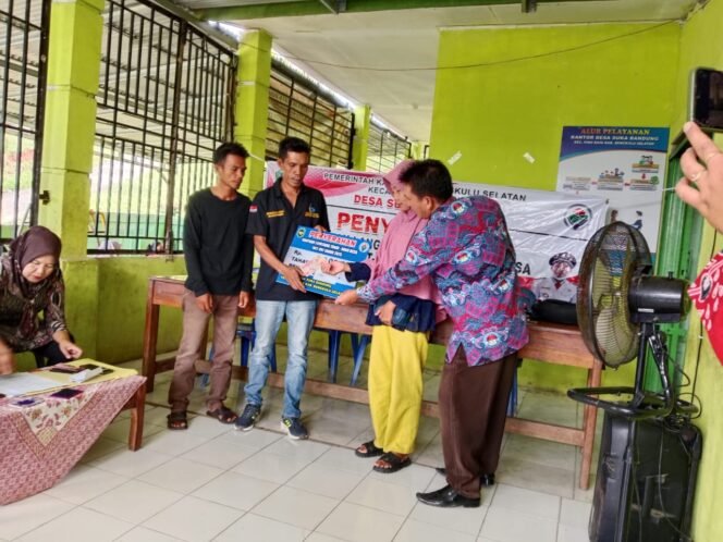 
Pemerintah Desa Sukabandung Kecamatan  Pino Raya Kembali Realisasikan BLT-DD 2025