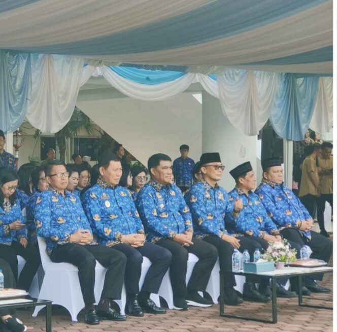 
Foto - 3.420 P3K Yang Dilantik Gubernur Sulut Yulius Selvanus SE Disaksikan Kepala BKN Prof Sudan Arif Jumat 18 Juli 2025 di Halaman Kantor Gubernur Sulut.