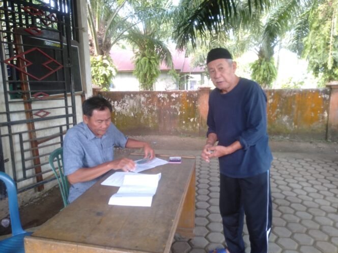 
Peduli Ekonomi Masyarakat Pemerintah Dee Desa Tungkal Satu Kecamatan Pino Raya Realisasikan BLT-DD 2025