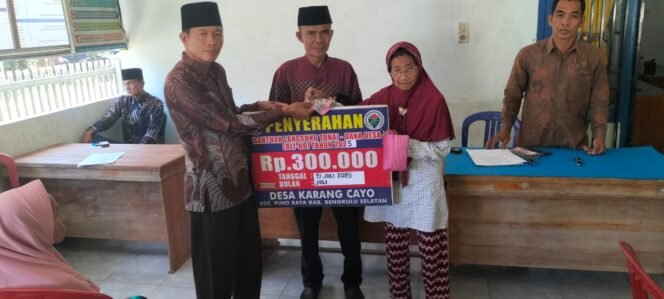 
Peduli Ekonomi Masyarakat Pemerintah Desa Karang Cayo Kecamatan Pino Raya Realisasikan BLT-DD 2025