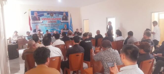 
Suasana pelaksanaan Konkerda PWI Sulut yang dihadiri Pengurus PWI Provinsi, Ketua, Sekretaris dan Bendahara PWI Kabupaten dan Kota serta pengurus PWI Provinsi di Balai Wartawan Sulut.(1st)