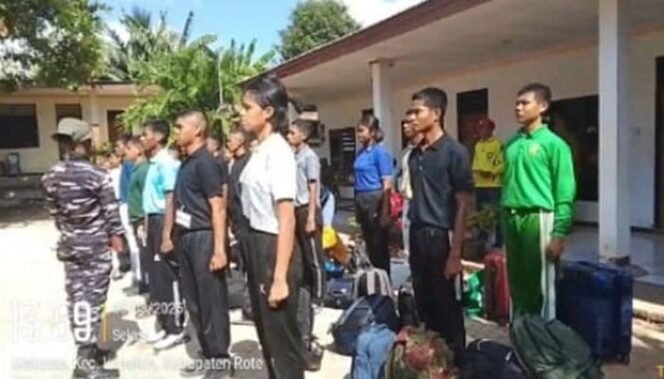 
30 Siswa Persiapkan Diri Kibarkan Bendera Pusaka HUT Ke-80 Kemerdekaan RI  di Kabupaten Rote Ndao