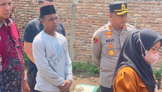 
Kapolres Asahan Hadiri Pemakaman Pekerja Migran Indonesia Asal Kisaran alm Aswar dan Viral di Medsos, Meninggal di Kamboja