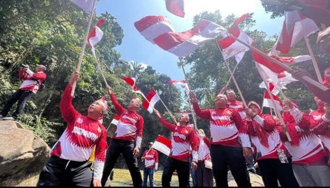 
Wisata Alam Air Terjun si Monang-Monang Menjadi Tempat Pengibaran Bendera, Kapolres Asahan Bersama Forkopimda dan Masyarakat