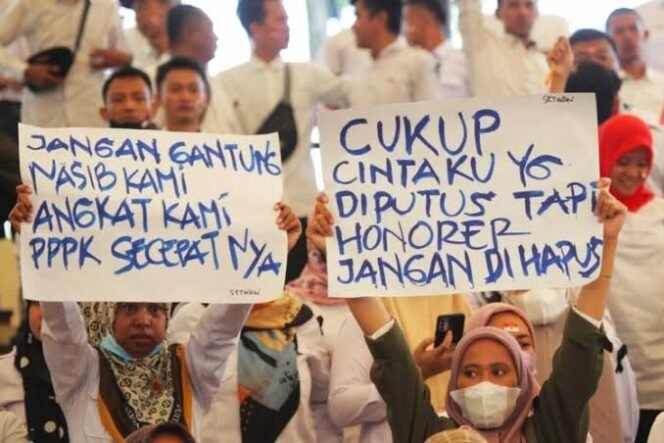 
Guru Non ASN Banten Terancam Dirumahkan! Penataan Pegawai Non ASN Banten dinilai Omon-omon
