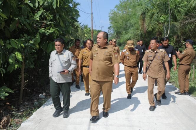 
Bupati Asahan Dampingi Plt Dirjen Perkebunan Kementan RI Tinjau Lokasi Cetak Sawah di Desa Silo Bonto