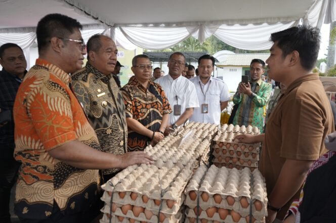 
Kejari Asahan Bersama Pemkab Asahan, Bulog, dan Pelaku Usaha Gelar Pasar Murah Peringati Hari Bhakti Adhyaksa ke-80