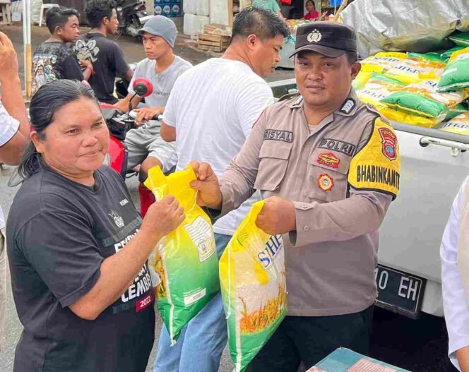
Dari Girian hingga Batuputih, Polres Bitung Serbu Harga Beras Tinggi