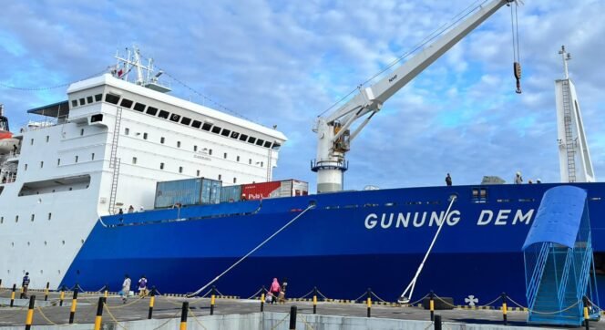 
KM Gunung Dempo Sandar di Pelabuhan Bitung, Gantikan KM Dorolonda yang “Libur” Docking Tahunan