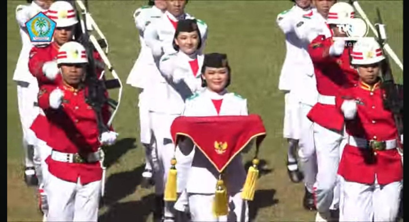 Foto - 30 Paskibraka Yang Bertugas Dalam Upacara HUT Kemerdekaan RI ke-80 di Halaman Kantor Gubernur Sulut Minggu 17 Agustus 2025