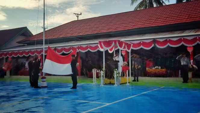 
Upacara HUT RI ke-80 di Lapas Kelas II Ulu Siau, 2 Warga Binaan Terima Remisi