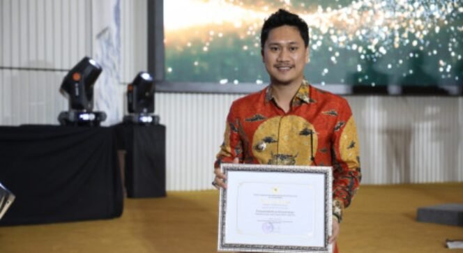 
Wawali Kota Kotamobagu Rendi V Mangkat Terima Penghargaan KLA Kategori Nindya 2025