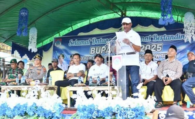 
Foto: Bupati Boltim Oskar Manoppo, saat membuka turnamen sepakbola Bupati Cup 2025.